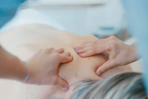 beneficios masajes en ancianos